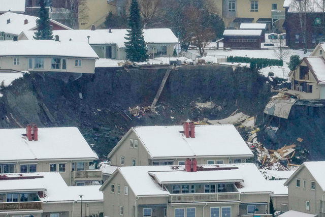 Destroyed houses are seen in a crater left behind by a landslide in the town of Ask, Gjerdrum county, some 40 km northeast of the capital Oslo, on Wednesday (AFP photo)