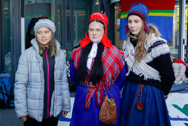 Swedish environmental activist Greta Thunberg (left) and the spokespersons for the Fosen action Elle Nystad (centre, leader NSR-N) and Ella Marie Haetta Isaksen demonstrate outside the seat of the Statkraft energy company in Oslo, Norway, on Thursday (AFP photo)