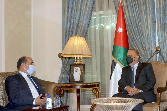 Prime Minister and Minister of Defence Bisher Al Khasawneh meets with Palestinian Minister of Agriculture Riyad Al Attari on Wednesday (Petra photo)