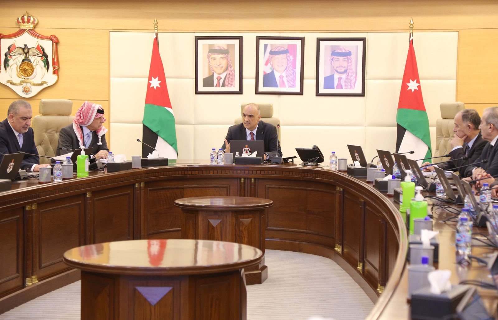 Prime Minister Bisher Khasawneh chairs a Cabinet session on Sunday (Petra photo)