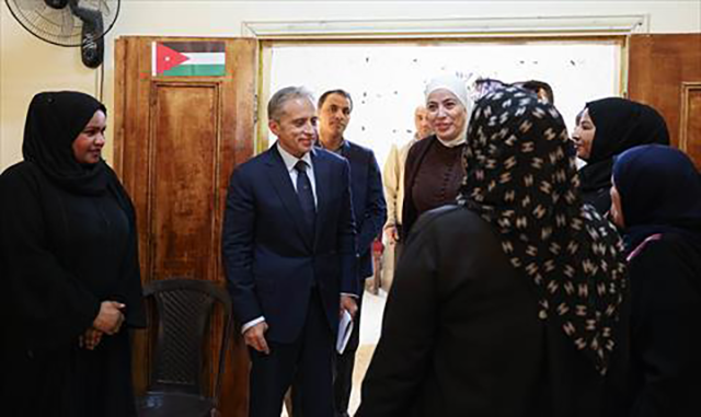 Prime Minister Jafar Hassan on Thursday conducts a field tour across multiple districts in Tafilah and Maan governorates  (Petra photo)