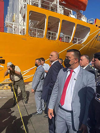 Prime Minister Bisher Al Khasawneh tours the site of the toxic chlorine gas leak at the Aqaba port on Tuesday (Petra Photo) 