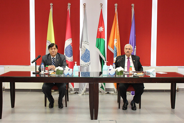 President of Princess Sumaya University for Technology (PSUT) Mashhoor Al Refai and Ambassador of the Islamic Republic of Pakistan in Amman Sajjad Ali Khan on Thursday met to discuss ways to promote the university's cooperation with Pakistani universities (Petra photo)
