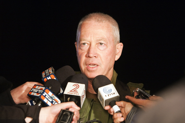 A file photo taken on March 26, 2010, shows Israeli officer general Yoav Galant, chief of the south command, during a press conference near the border with the Gaza Strip  (AFP photo)