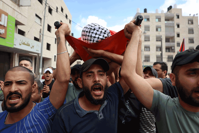 Mourners carry the body of Palestinian Amir Ahmed Mohammed Khalifa, 27, who was killed during an Israeli raid on the town of Zawata, during his funeral at Al Ain camp near Nablus city in the occupied West Bank on Thursday (AFP photo)