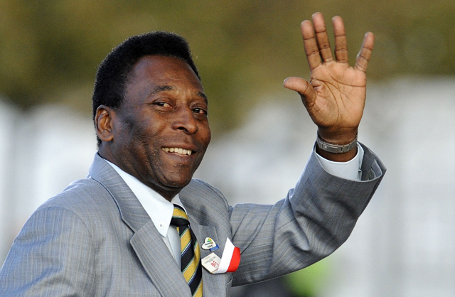 In this file photo taken on October 1, 2009, Brazilian former footballer Pele waves as he arrives for the opening ceremony of the 121st session of the International Olympic Congress in Copenhagen (AFP photo)
