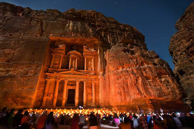 Petra at night (Photo of Sergio Gardoki)