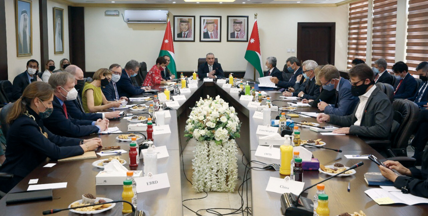 Minister of Planning and International Cooperation Nasser Shraideh chairs a meeting with a number of ambassadors of donor countries and UN organisations (Photo courtesy of Planning Ministry)