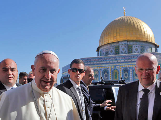 Pope Francis stands in front of the Dome of the Rock during his visit to the compound in Jerusalem's Old City, on May 26, 2014 (Reuters photo)