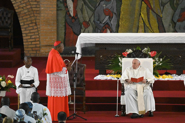 Pope Francis (right) attends a prayer meeting with priests, deacons, consecrated persons and seminarians at Notre Dame Du Congo Cathedral in Kinshasa, Democratic Republic of the Congo, on Thursday (AFP photo)