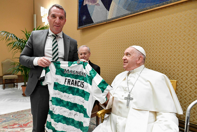 This photo taken on Wednesday by The Vatican Media shows Celtic’s head coach Brendan Rogers giving a jersey to Pope Francis during an audience with members of the Scottish football team Celtic Glasgow in The Vatican (AFP photo)
