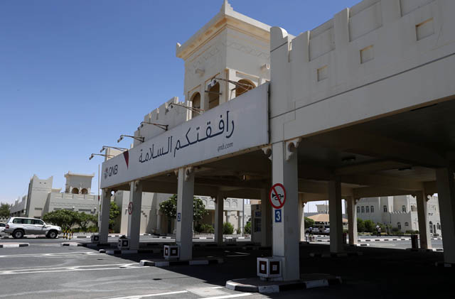 A picture shows the Qatari side of the Abu Samrah border crossing between Saudi Arabia and Qatar on Tuesday (AFP photo)