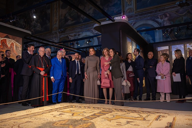 Her Majesty Queen Rania , accompanied by Italian First Lady Laura Mattarella, visits the ‘Jordan: Dawn of Christianity’ exhibition at the Palazzo della Cancelleria in Rome on Tuesday, where Her Majesty calls on Europeans to visit Jordan and experience its rich heritage.  (Photo courtesy of Office of Her Majesty)