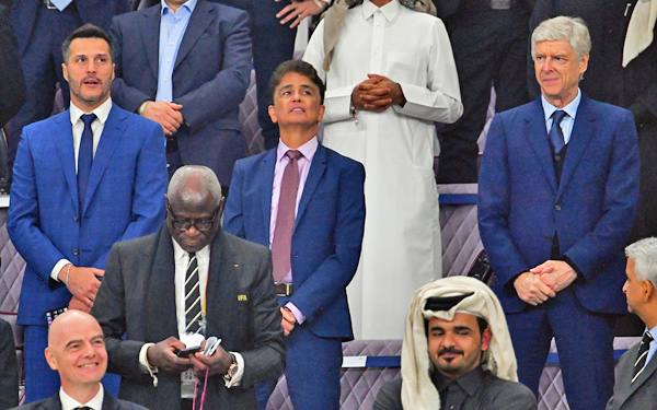 French coach Arsene Wenger (right), Brazil's retired footballers Bebeto (centre) and Julio Cesar  attend the 2019 FIFA Club World Cup Final football match between England's Liverpool and Brazil's Flamengo at the Khalifa International Stadium in the Qatari capital Doha on Saturday (AFP photo)