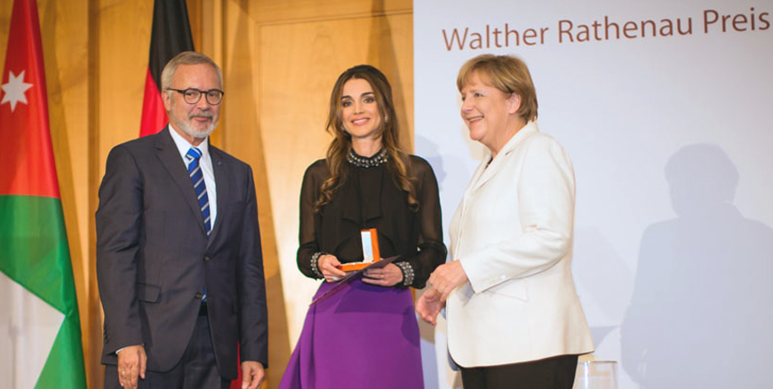 Her Majesty Queen Rania receives Walther Rathenau Prize presented by German Chancellor Angela Merkel in recognition of her work for peace in Berlin on Thursday (Petra photo)