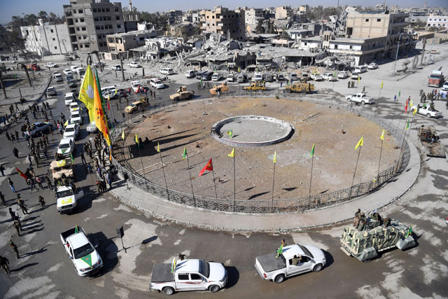 Female fighters of the Syrian Democratic Forces gather during a celebration at the iconic Al Naim Square in Raqqa on Thursday, after retaking the city from Daesh group fighters (AFP photo)
