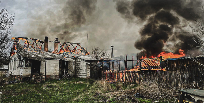 This handout photograph taken and released by the State Emergency Service of Ukraine on April 6, 2025, shows a house burning following an air strike in Kupiansk, Kharkiv region (AFP photo)