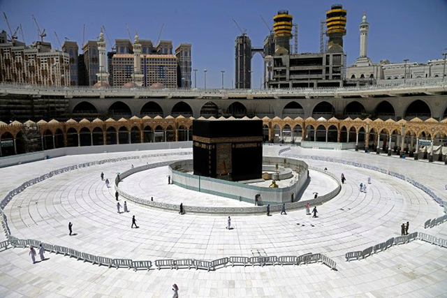 Ramadan is considered an auspicious period to travel to Mecca to perform the year-round Umrah pilgrimage (AFP photo)