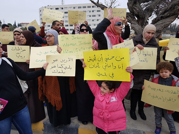 Protesters stage a sit-in in front of Parliament on Tuesday calling on the government to grant full citizenship rights to children of Jordanian women married to foreigners (Photo by Rana Husseini)