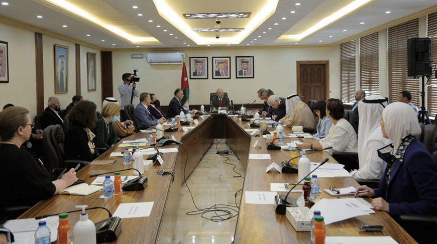 Prime Minister and Minister of Defence Omar Razzaz chairs a meeting to endorse a $6.6-billion Jordan Response Platform for the Syrian crisis for the years 2020-2022, attended by ministers, representatives from UN agencies, diplomatic missions and int'l organisations on Monday (Petra photo)