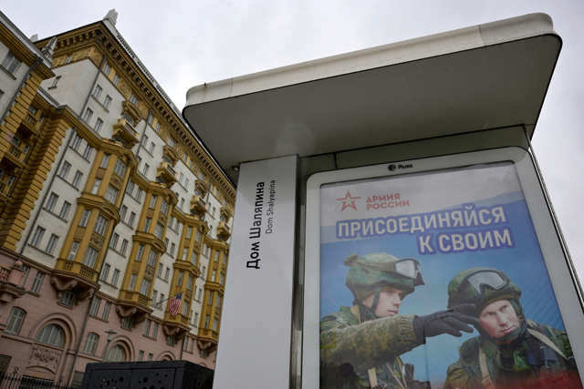 An advertising screen promoting contract military service in the Russian army sits on a bus stop near the US embassy in Moscow, on Wednesday (AFP photo)