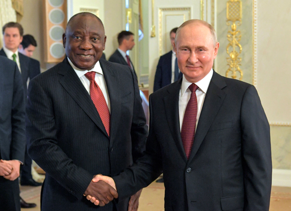 This handout photo  taken by RIA Novosti on Saturday shows Russian President Vladimir Putin shaking hands with South Africa's President Cyril Ramaphosa following a meeting with delegation of African leaders at the Constantine Palace in Strelna, outside Saint Petersburg (AFP photo)