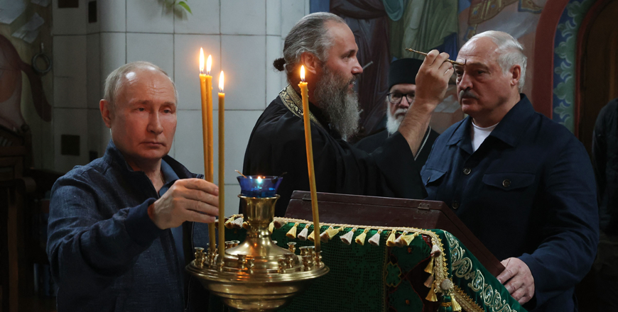 Russian President Vladimir Putin and his Belarus' counterpart Alexander Lukashenko visit the Valaam Monastery on Valaam Island in the northern portion of Lake Ladoga on Monday (AFP photo)