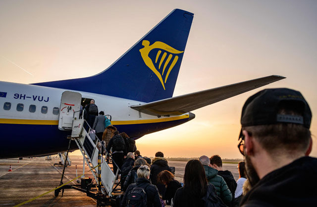 Passengers wait to board an aircraft of low cost Irish airline Ryanair at the Berlin-Brandenburg airport in Schoenefeld near Berlin, Germany, on March 13, 2024 (AFP photo)