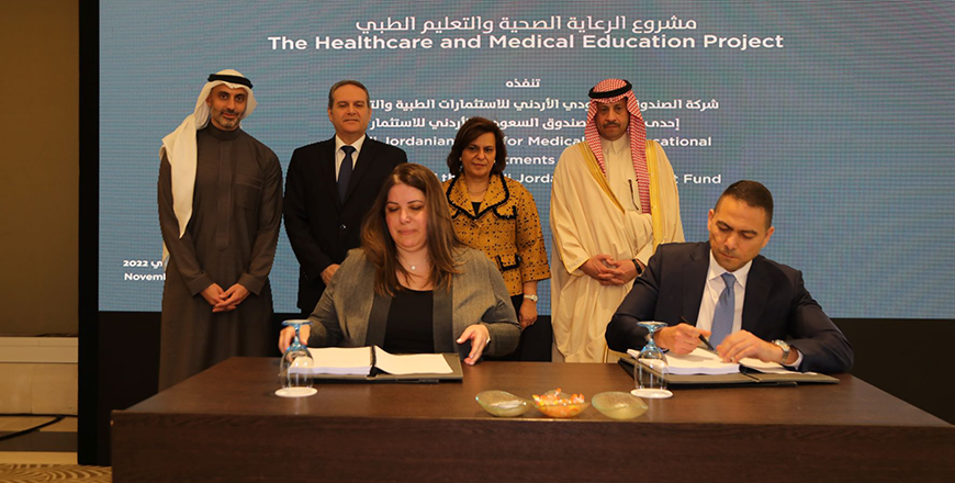 Minister of Investment Kholoud Saqqaf, Minister of Health Feras Al Hawari, Saudi Ambassador to Jordan Naif Bin Bandar Al Sudairi, Director of the Jordan Investment Fund Zaher Qatarneh and other guests during a signing ceremony on Thursday (Photo courtesy of SJIF)