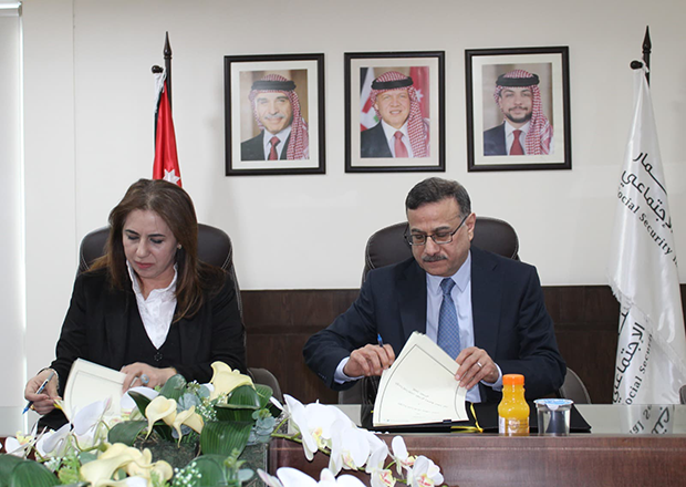 Social Security Investment Fund CEO Ezzeddin Kanakrieh and Director of the Housing and Urban Development Corporation Jumana Atiyyat on Monday sign a memorandum of understanding to boost real estate investment and accelerate urban transformation (Photo courtesy of SSIF)