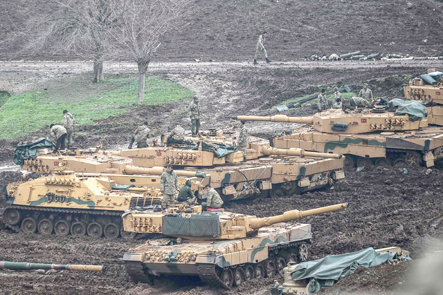 Turkish tanks are parked near the Syrian border at Hassa in Hatay province on Wednesday, as part of the operation ‘Olive Branch’, launched a few days ago (AFP photo)