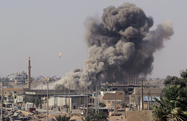 Smoke rises after an air strike during fighting between members of the Syrian Democratic Forces and Daesh militants in Raqqa, Syria, on Wednesday (Reuters photo)