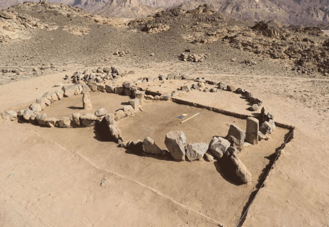 A small pasturing camp in the Early Bronze Age in Jafr Basin (Photo courtesy of Sumio Fujii)