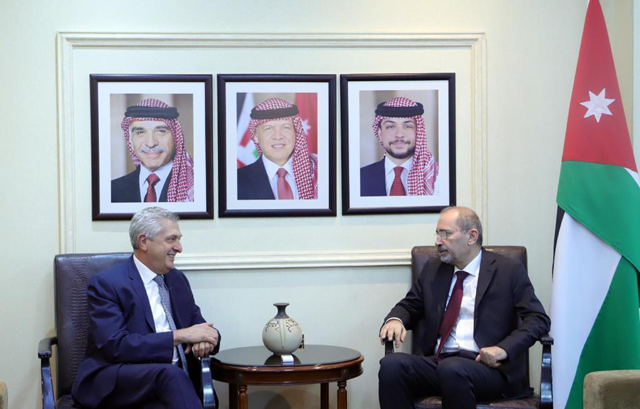 Deputy Prime Minister and Foreign Minister Ayman Safadi meets with UN High Commissioner for Refugees Filippo Grandi on Sunday  (Photo courtesy of Foreign Ministry)