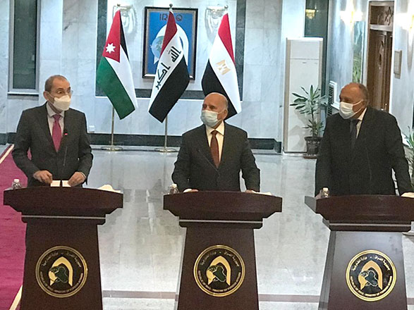Deputy Prime Minister and Minister of Foreign Affairs Ayman Safadi, Iraqi Foreign Minister Fuad Hussein and Egyptian Foreign Minister Sameh Shoukry hold a joint press conference in Baghdad on Monday (Photo courtesy of the Foreign Ministry)