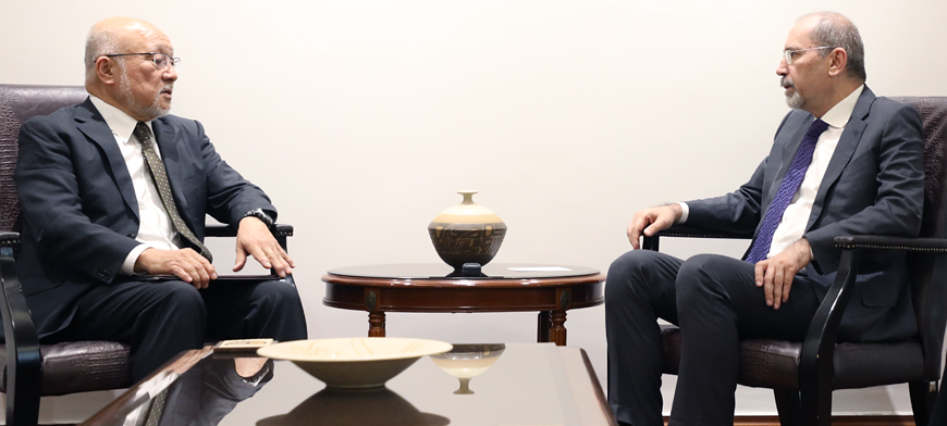 Deputy Prime Minister and Foreign Minister Ayman Safadi on Wednesday meets with Japan's Peace Special Envoy for the Middle East Uemura Tsukasa to discuss the ongoing Israeli war on Gaza (Petra photo)