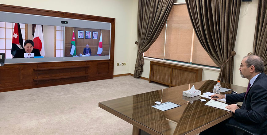 Deputy Prime Minister and Foreign Minister Ayman Safadi and Japanese Foreign Minister Yoshimasa Hayashi hold talks, via videoconference, on Thursday (Petra photo) 