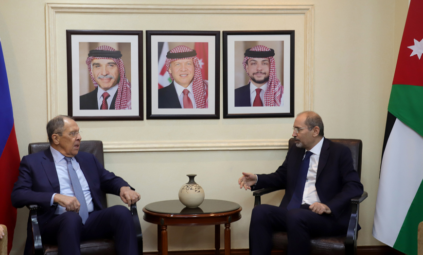 Deputy Prime Minister and Foreign Minister Ayman Safadi meets with Russian counterpart Sergey Lavrov in Amman on Thursday (Petra photo)