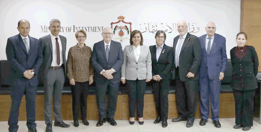 Investment Minister Kholoud Saqqaf and Canada's Senate Speaker George Furey pose for a group photo during a meeting in Amman on Friday (Petra photo)