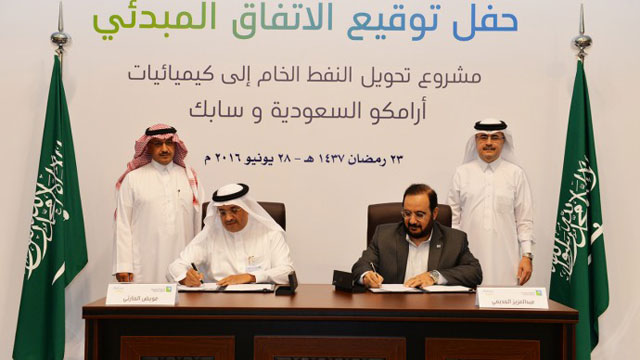Saudi Aramco and SABIC sign an agreement for the Oil-To-Chemicals feasibility study in Dhahran on Tuesday (Photo courtesy of Aramco)