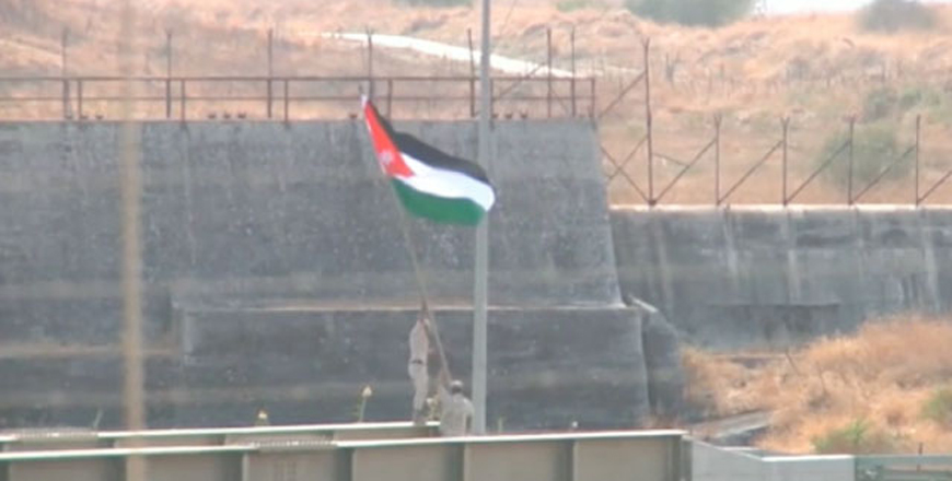 The Jordan Armed Forces-Arab Army raises the national flag in Baqura, fully restoring Jordan’s sovereignty over the area (Al Rai photo)