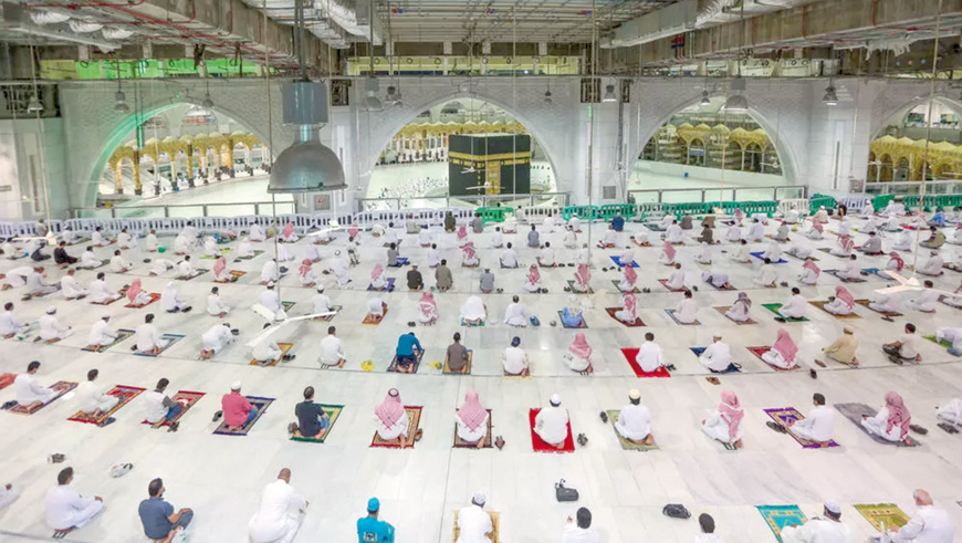 Worshippers pray at the Grand Mosque in the holy city of Mecca on Sunday as coronavirus restrictions slowly ease  (AFP photo)