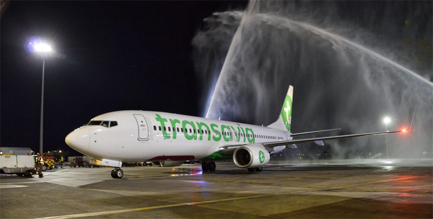 The Dutch Transavia Airlines' flight carrying 150 tourists from Paris receives a water salute as it lands at Queen Alia International Airport on Saturday (Photo courtesy of Water Ministry)