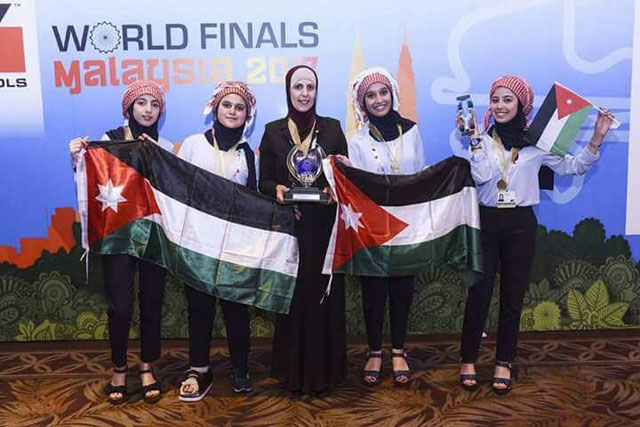  The female’Global Score’ team poses for a group photo at ‘F1 in Schools’ world finals in Malaysia recently (Photo courtesy of Global Score)