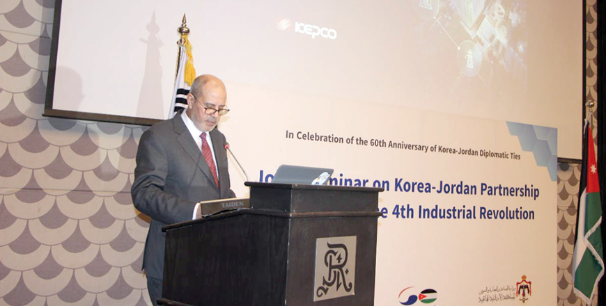 Minister of Industry, Trade and Supply and Minister of Labour Yousef Shamali speaks during the opening of a seminar on the Fourth Industrial Revolution's present and future in Amman on Monday (Petra photo)