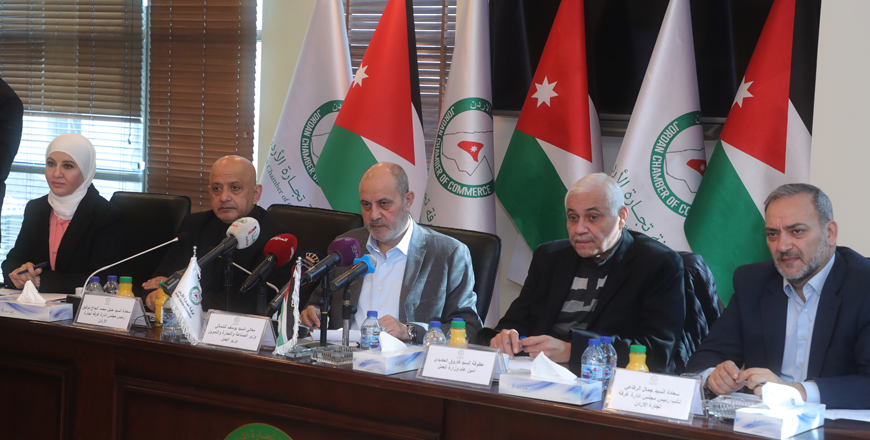 Minister of Industry, Trade, Supply and Labour Yousef Shamali during a meeting with the chairman and members of the Jordan Chamber of Commerce (Petra photo)