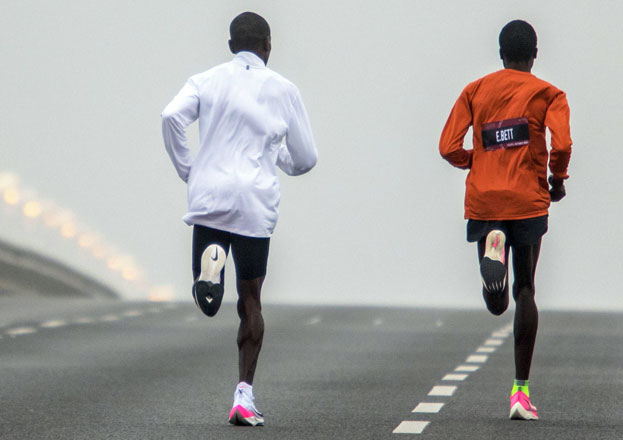 In this file photograph taken on October 12, 2019, Kenya’s Eliud Kipchoge (left) warms up before his attempt to break the two-hour barrier for the marathon at The Reichsbrücke in Vienna (AFP photo by Alex Halada)