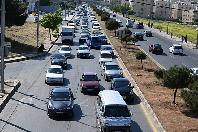 Vehicular movement on Amman roads witnessed an increase as the government allowed people to use their vehicles based on a system of odd and even licence plate numbers as of Wednesday (Photo by Amjad Ghsoun)