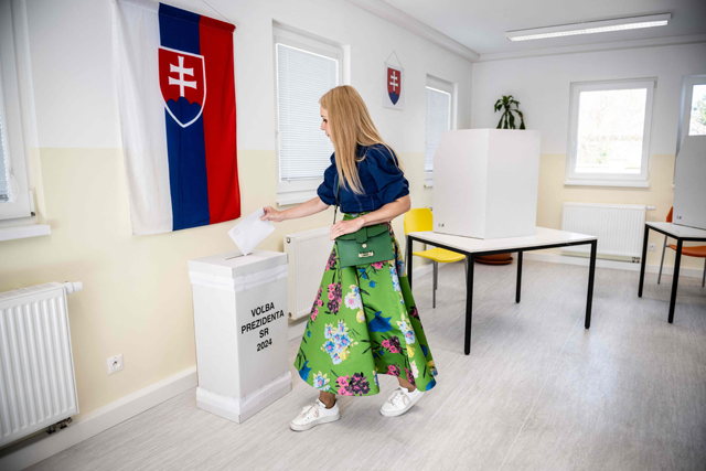 A woman casts the ballot during the second round of the Slovak presidential elections, on Saturday at a polling station in Rovinka, Slovakia (AFP photo)