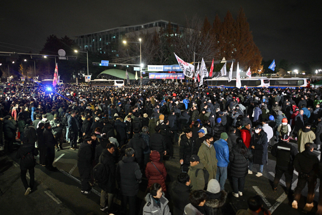 People gather outside the national assembly in Seoul on Tuesday, after South Korea President Yoon Suk Yeol declared martial law. South Korea's President Yoon Suk Yeol on Tuesday declared martial law (AFP photo)